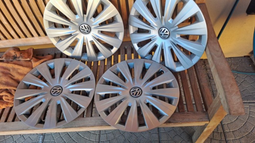 VW GOLF Lounge 1.6TDI 81 kW 5MT, NEZ.TOPENÍ,Bi-Xenon,NAVI,Kamera,2x Kola